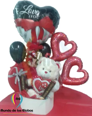Adorno para mesa: Peluche Caja de Corazón & Lazo con Peluche Osito Teddy c/ corazón "Love you" Corazón de 18"  Lazo "I love You", Siluetas de Corazón Rojo holografíco de 14" pulgs. y látex de 5" pulgs. negros.