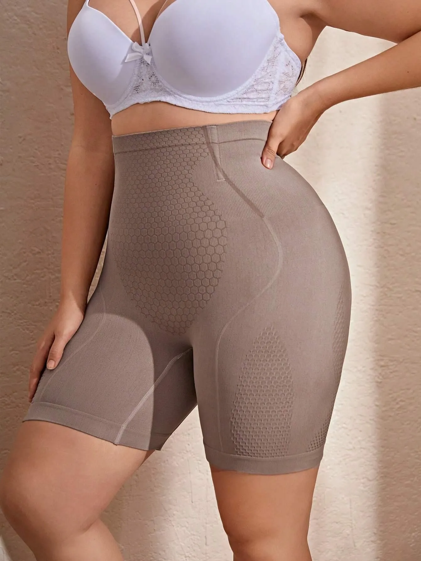 Bermuda Modeladora Alta Feminina Plus Size - Lily