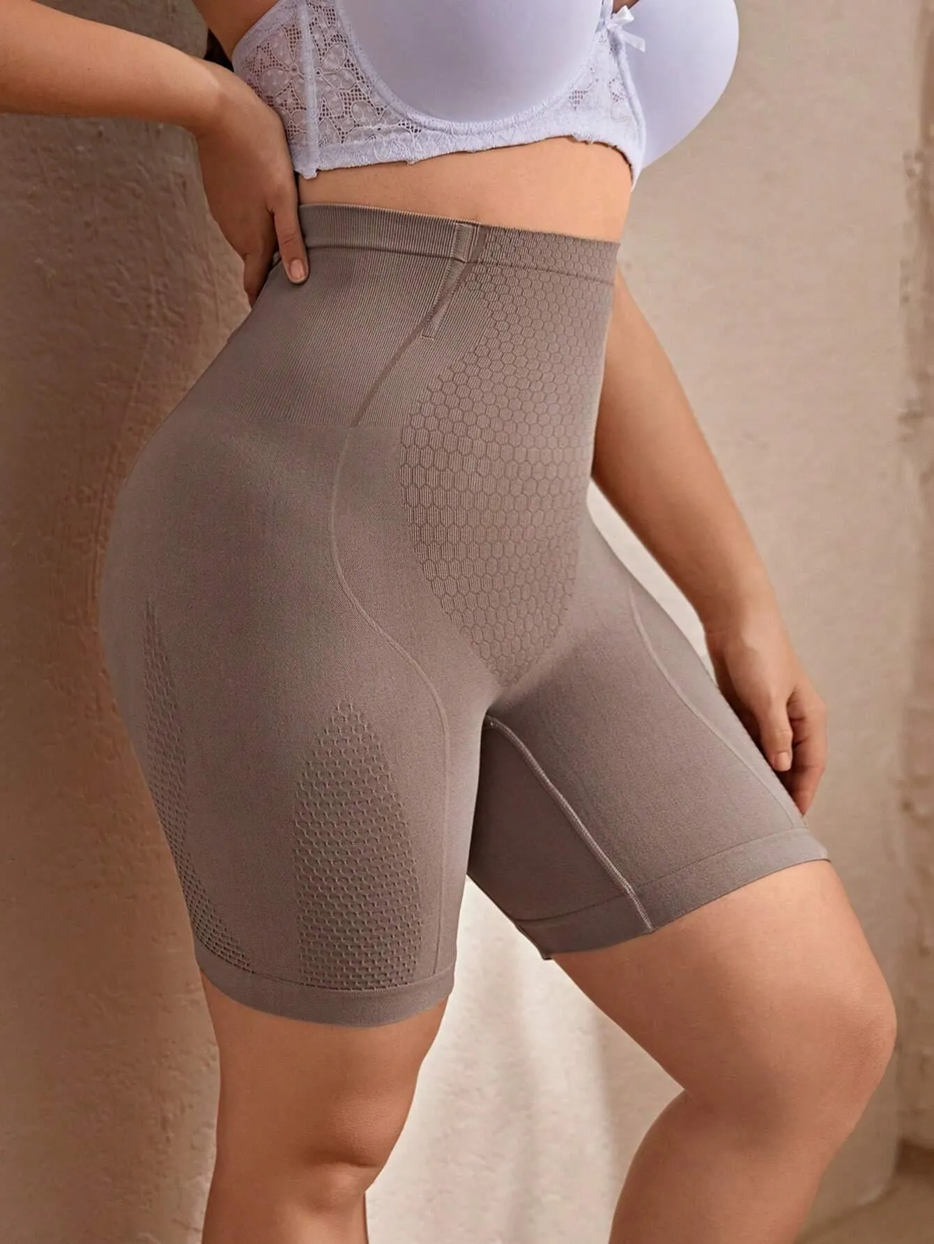 Bermuda Modeladora Alta Feminina Plus Size - Lily