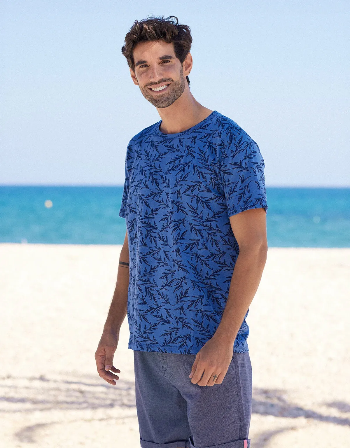 Camiseta Manga Corta Estampado Hojas - Bralea Denim