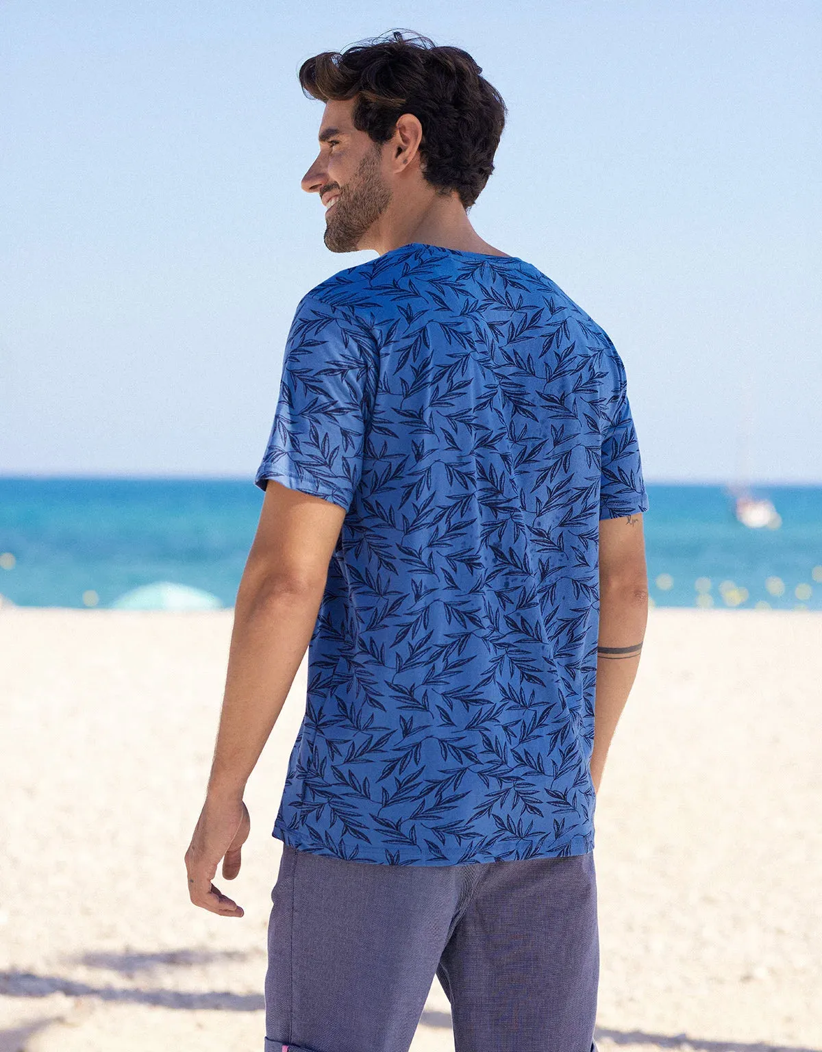 Camiseta Manga Corta Estampado Hojas - Bralea Denim
