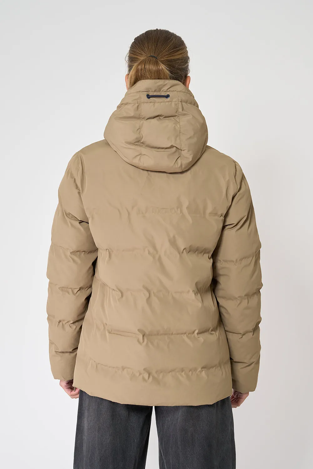 Cazadora impermeable puffy con capucha