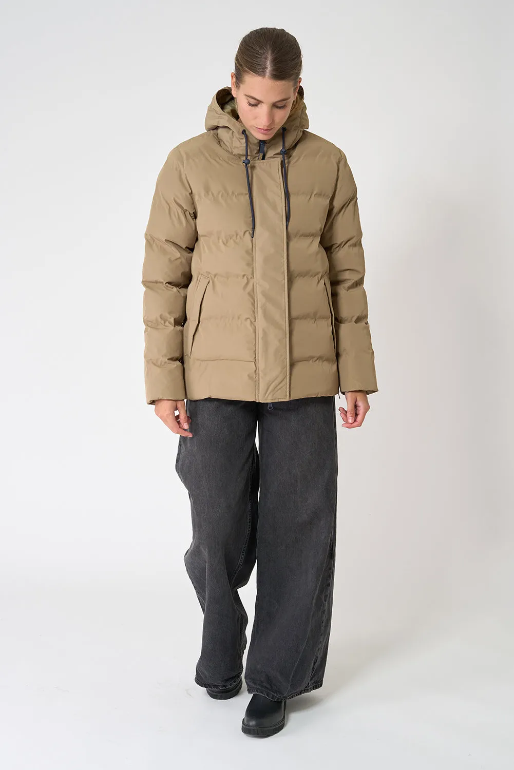 Cazadora impermeable puffy con capucha