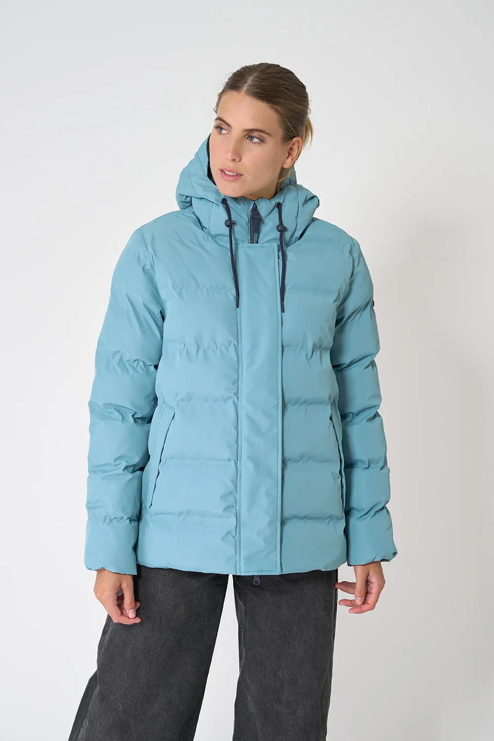 Cazadora impermeable puffy con capucha