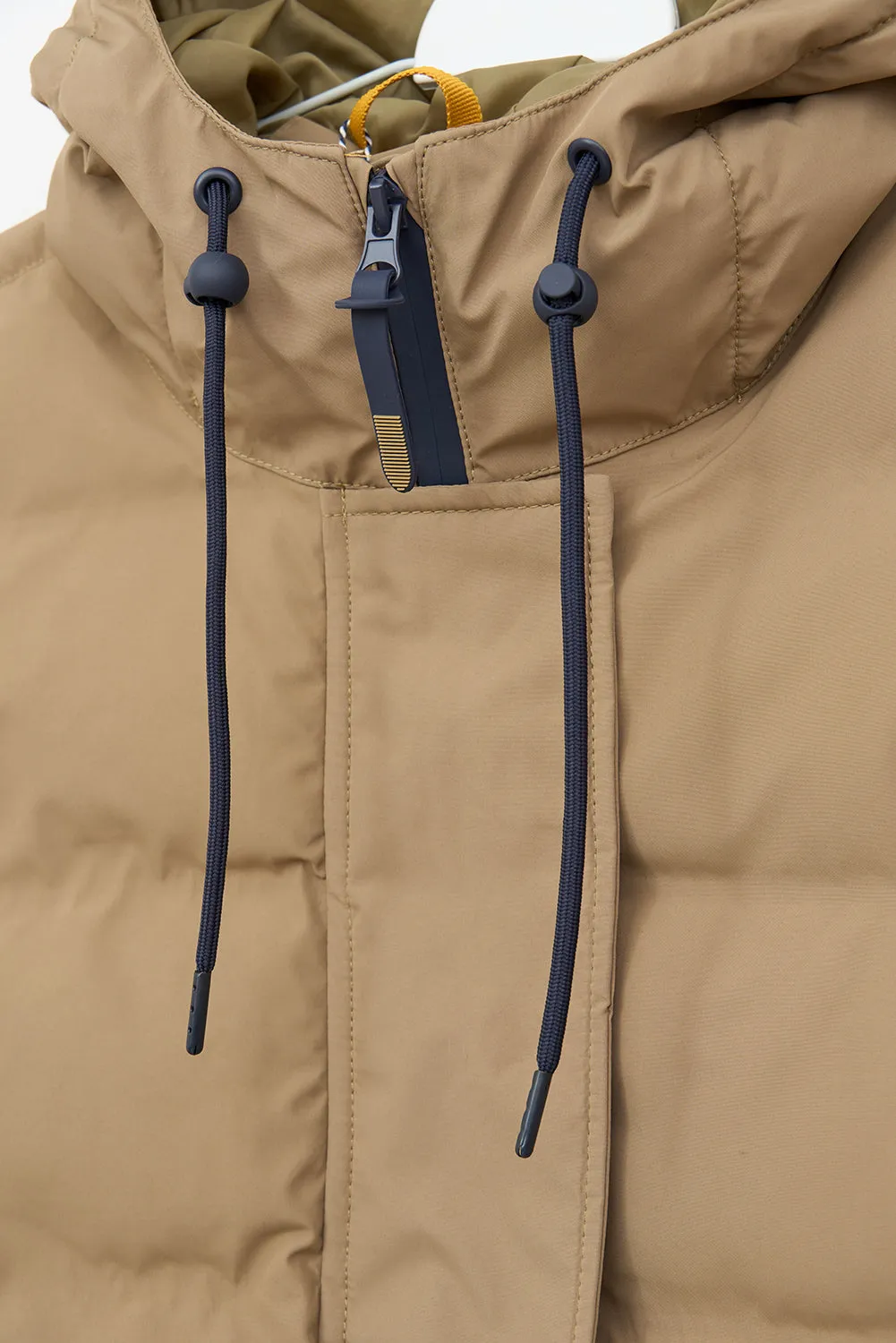 Cazadora impermeable puffy con capucha