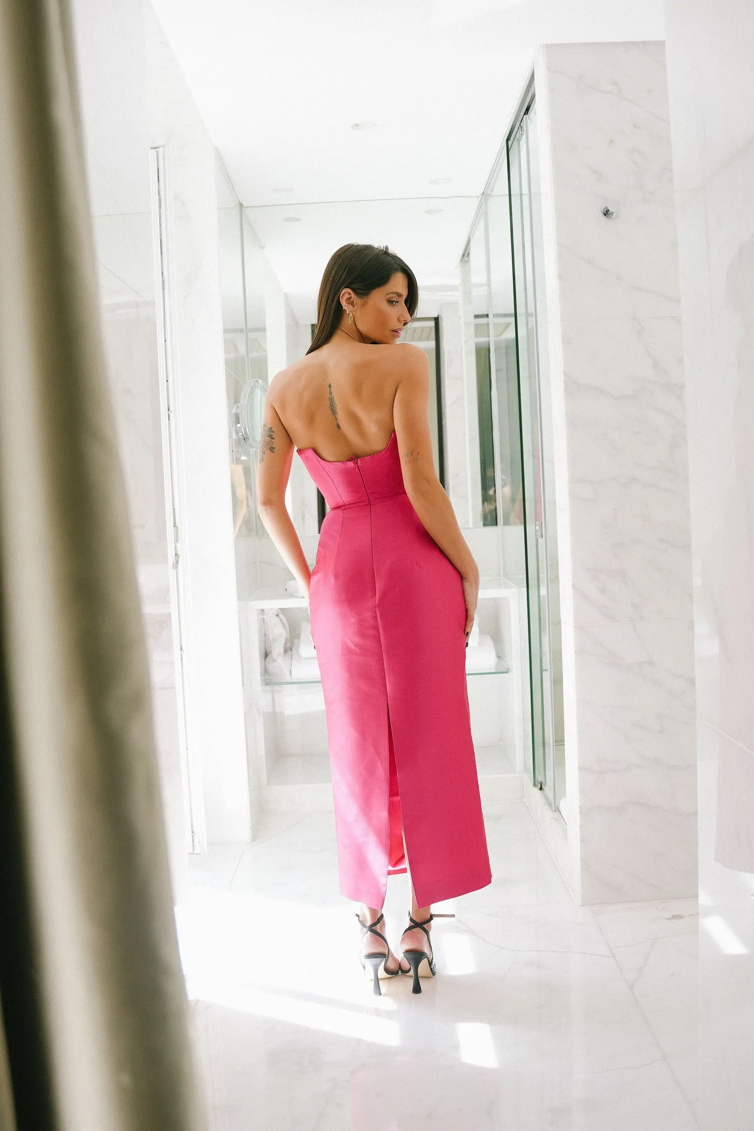 VESTIDO FÚCSIA ESTRUTURADO TULE